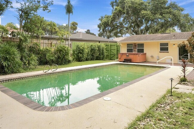 Building Photo - 1228 Spring Lake Dr