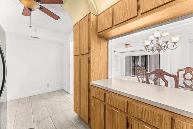 Building Photo - 1117 Green Pine Blvd