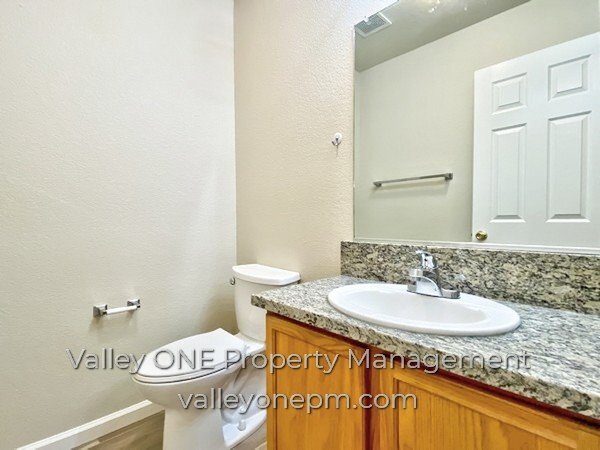 Building Photo - COMING SOON! Private Ground Floor Townhome in Desirable Complex with Attached 2 Car Garage