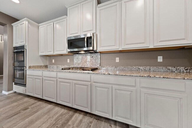 Building Photo - Luxury Living in Henderson's Tuscany: Spacious 4 Bedroom Home with Expansive Yard & More!