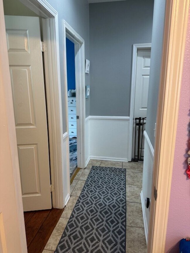 Building Photo - Beautiful Single Story Home - Professional Landscaper included