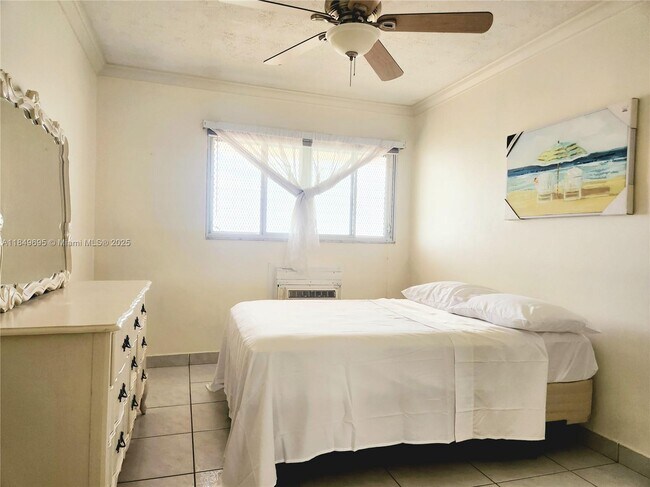 Building Photo - 920 SW 11th Ave