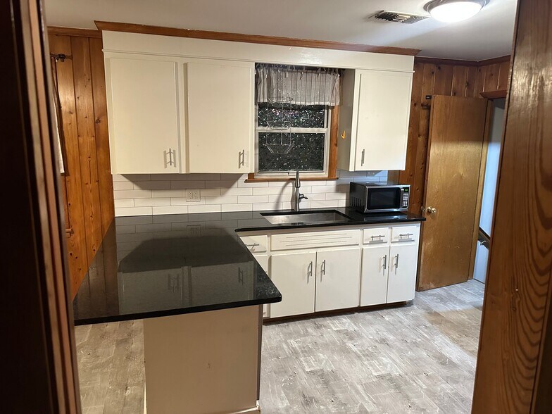 Building Photo - 2700 Nodyne Dr