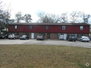 Building Photo - 2 bedroom townhome blocks from the beach.