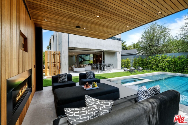 Building Photo - 434 Flores St