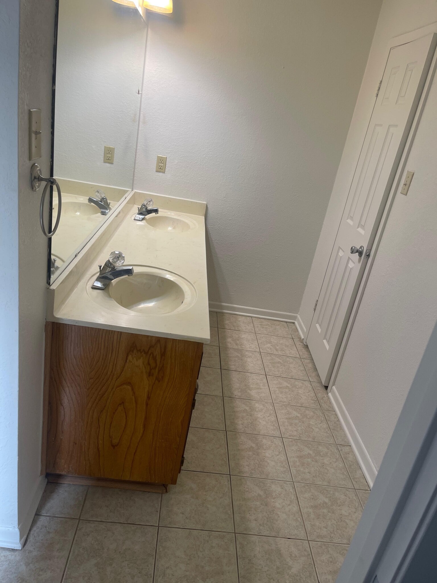 Building Photo - 1702 Edgefield St