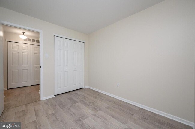 Building Photo - 17 Chelmsford Ct