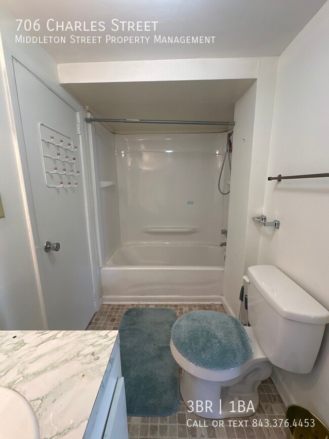 Building Photo - 706 Charles St