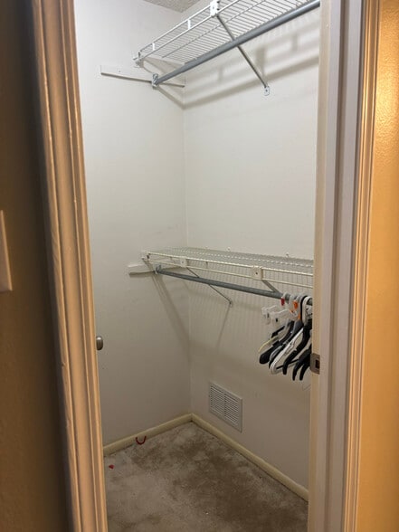 Building Photo - 5213 Berryville Ct