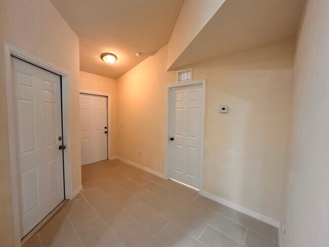 Building Photo - 1136 SE 9th Ct