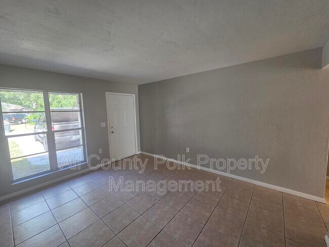 Building Photo - 709 Pineville Ln