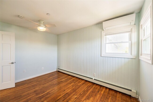 Building Photo - 869 Beach St