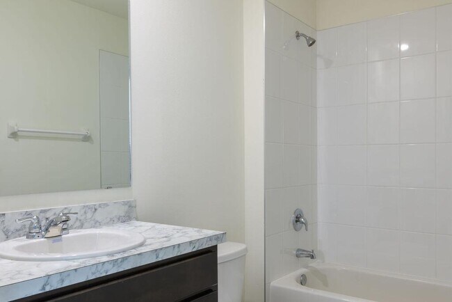 Building Photo - 1524 SW Bermel Ave