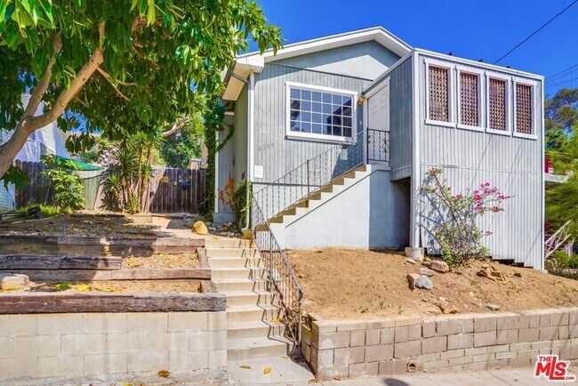 Primary Photo - 2225 Baxter St