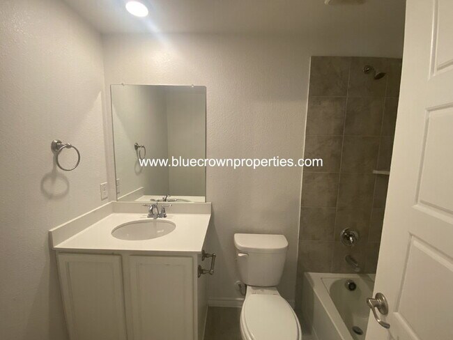 Building Photo - 2431 Klamath Dr