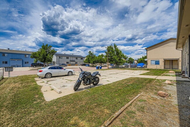 Building Photo - 6652 Provincial Dr