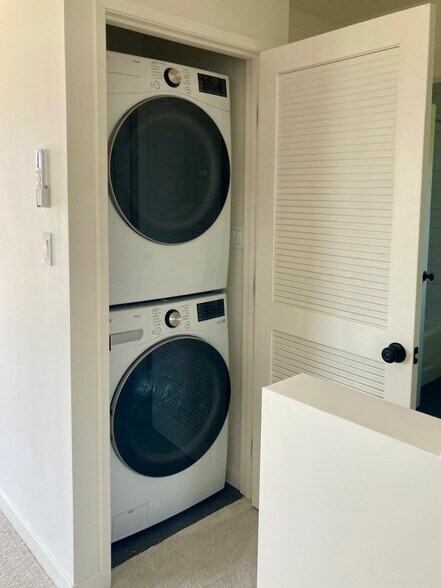 view inside laundry - 624 Bonair St