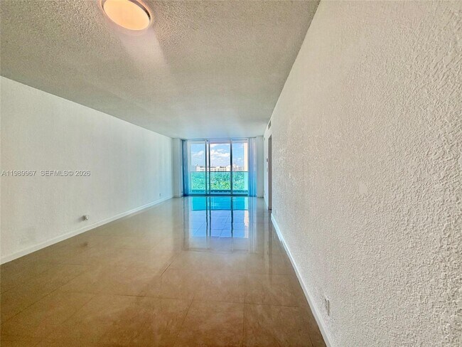 Building Photo - 4001 S Ocean Dr