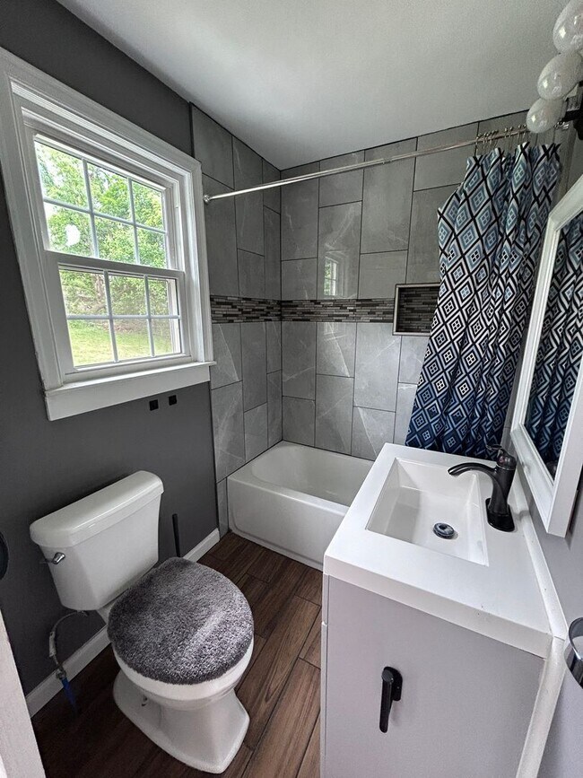 Building Photo - Cute 3 bedroom home, Fantastic Location!