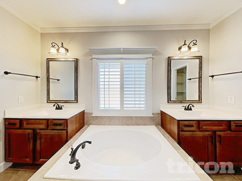 Building Photo - 156 Sharpstone Ln