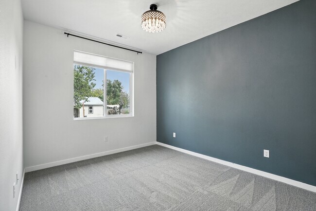 Building Photo - 3008 N Marguerite Rd