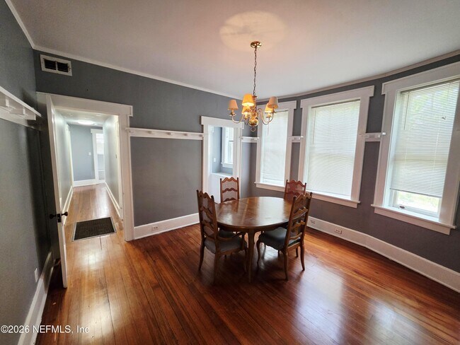 Building Photo - 146 W 6th St