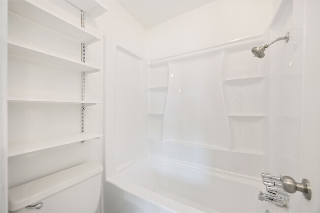 Building Photo - 2302 Green Knoll Dr