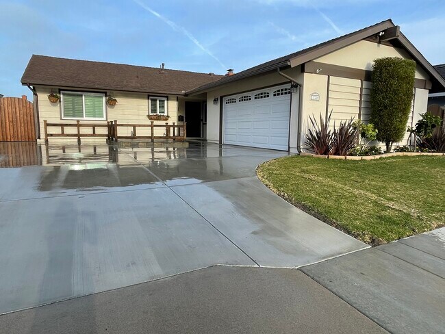 Building Photo - 17761 Quintana Ln