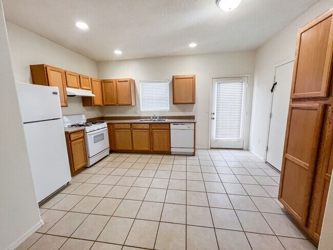 Building Photo - 2319-2331 N Desert Willow Ln