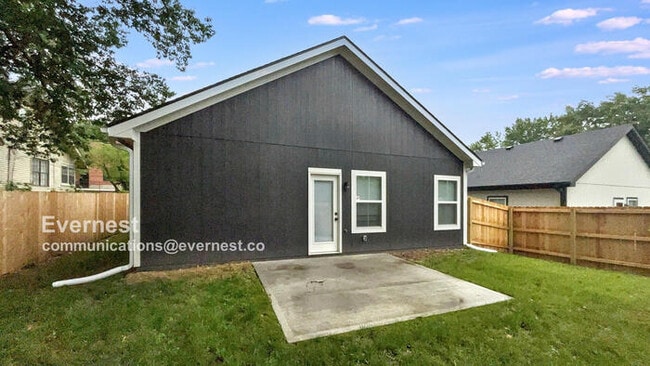 Building Photo - Charming 3-Bedroom Home with Modern Comfor...