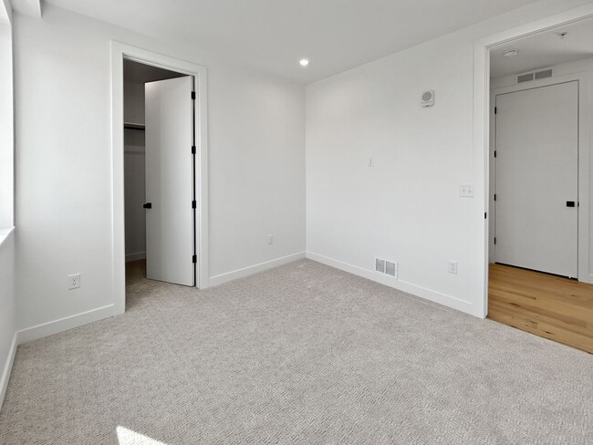 Building Photo - $0 DEPOSIT OPTION. BRAND NEW 4 BED 3 BATH HOME WITH ROOFTOP DECK IN BERKELEY