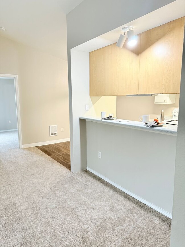 Building Photo - ?? FREE July Rent + Only $99 Deposit When You Lease the Same Day You Tour!