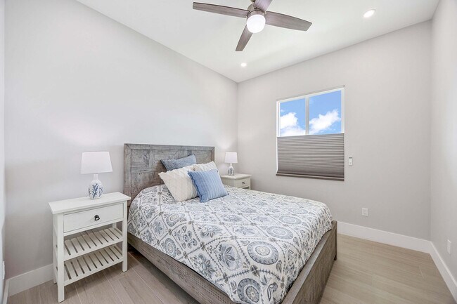 Building Photo - 1395 Curlew Ave