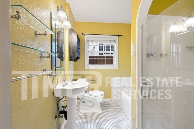 Building Photo - 801 46th St