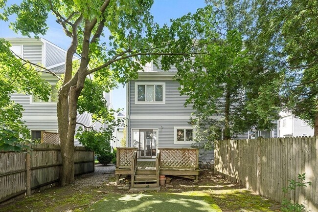Building Photo - 147 Cushing St