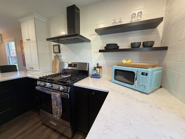 Building Photo - Elegant Single-Family Home with Chef’s Kitchen (Newly Reduced Price)