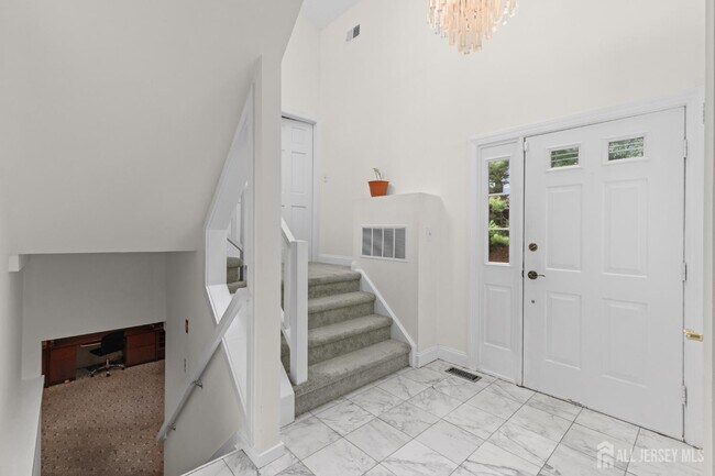 Building Photo - 130 Sayre Dr