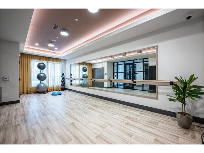 Building Photo - 640 Wisconsin Ave N