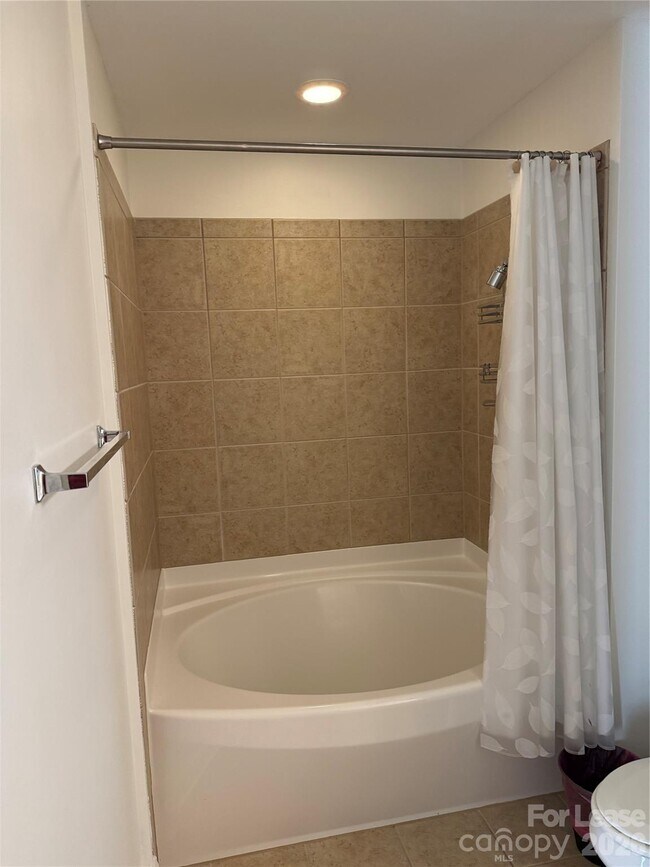 Building Photo - 4620 Piedmont Row Dr