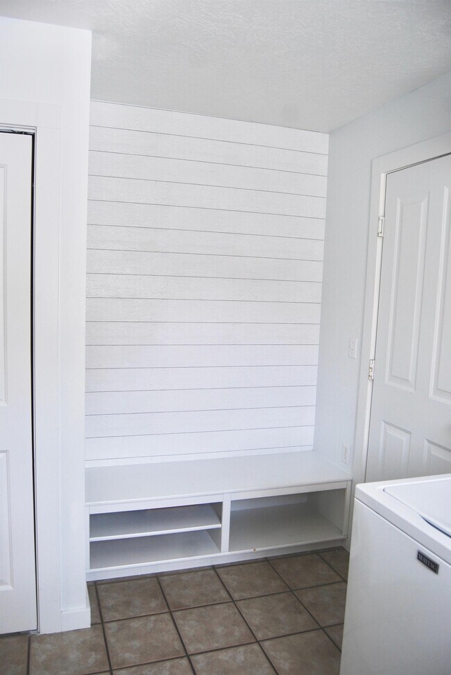 Building Photo - 555 S 800 E