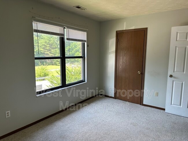 Building Photo - 82 Beagle Club Rd