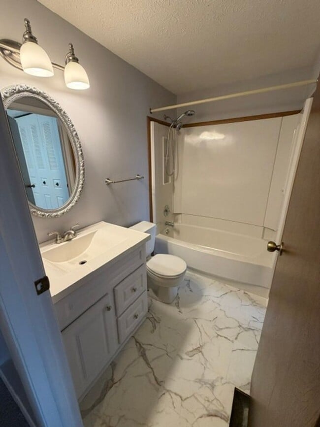 Building Photo - Beautiful Townhouse for Rent