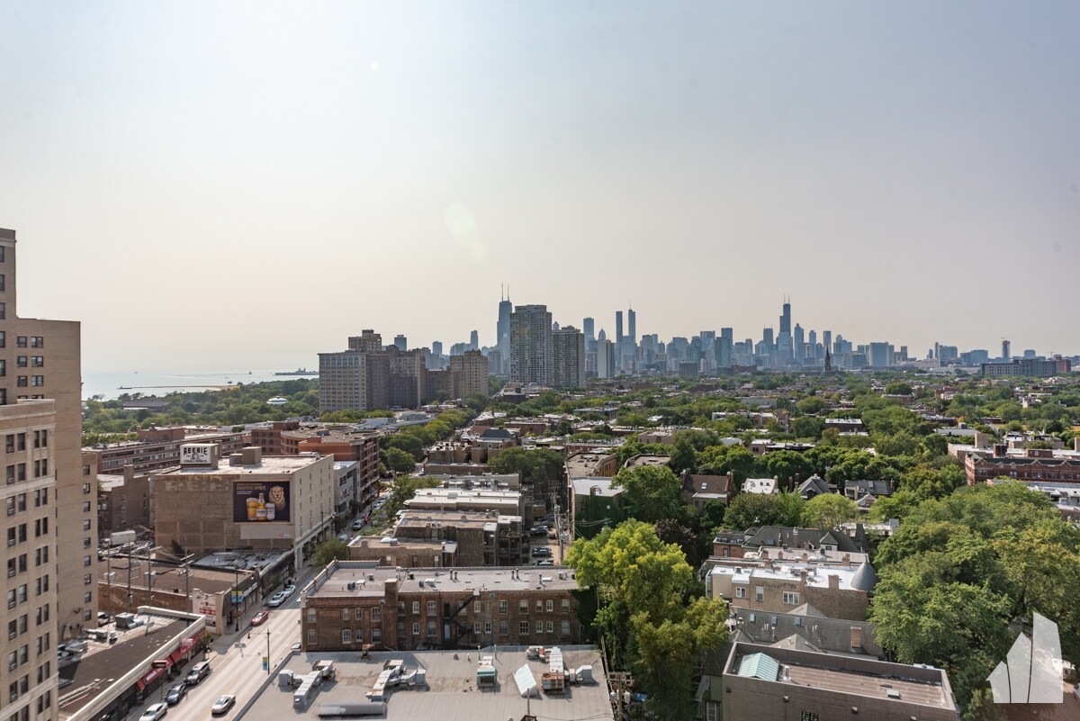 Building Photo - 444 W Fullerton Pky