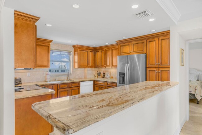 Building Photo - 1160 Hillsboro Mile