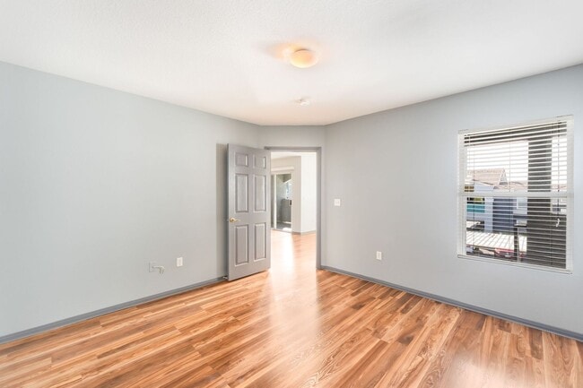 Building Photo - Beautifully Remodeled 2 bedroom Condo!