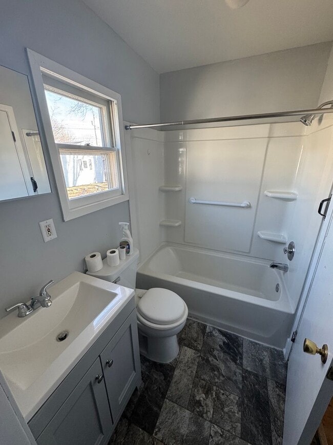 Building Photo - Waterloo 2 Bedroom House