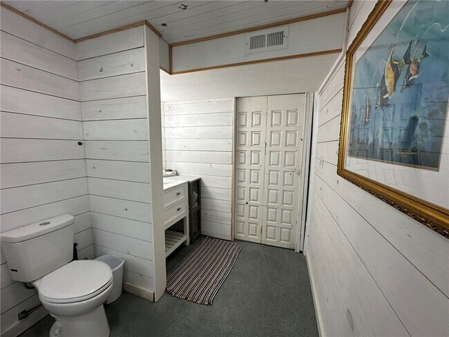 Building Photo - 810 S Sandpiper St