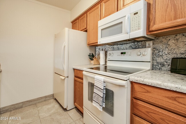 Building Photo - 7625 E Camelback Rd