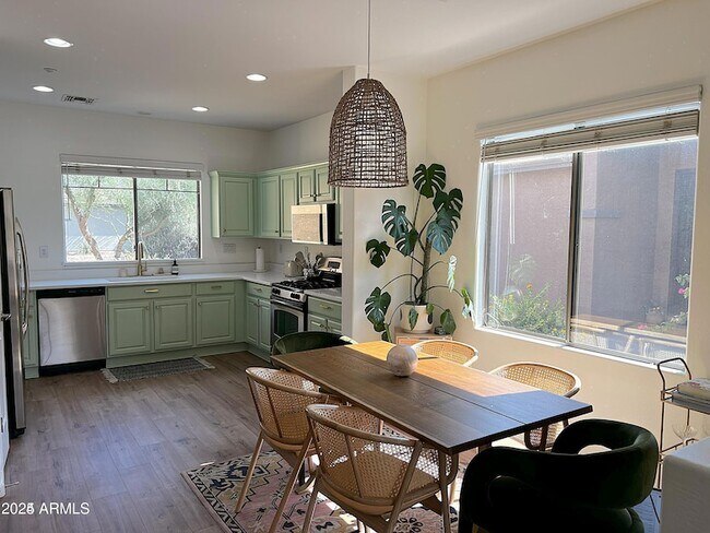 Primary Photo - 1702 W Owens Way