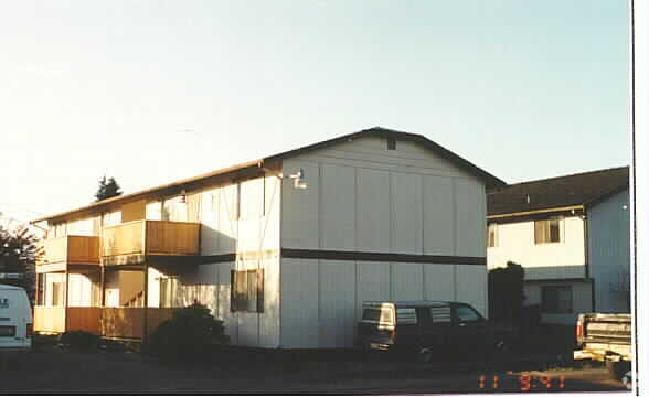 Primary Photo - 470-480 River Rd